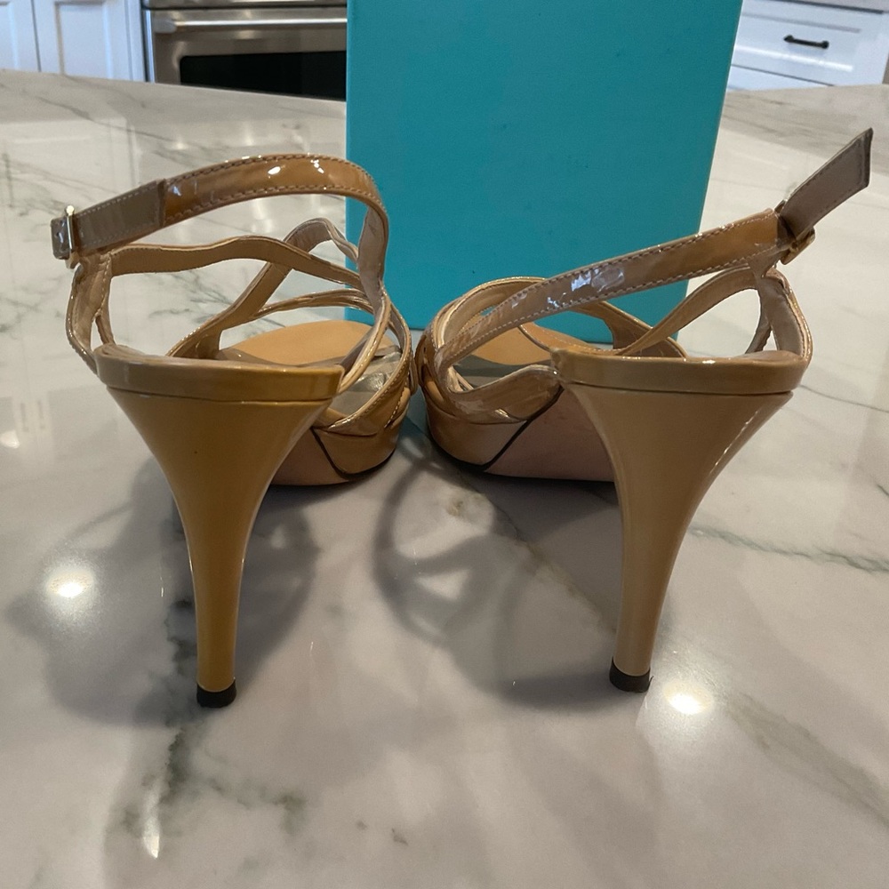 Stuart Weitzman Cross Strappy Buckle Heels Sz 8 Nude - Picture 14 of 15